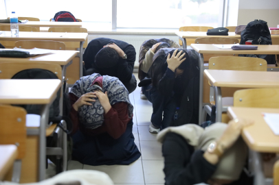 Bursa YKS Hazırlık Merkezi'nde deprem ve tahliye tatbikatı