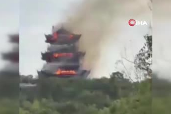 Çin'de bin 500 yıllık tapınakta yangın