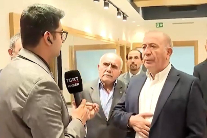 Gürsel Tekin'in odasına tuvaletini yapıp kapısına sürmüşler!