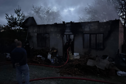 Kastamonu'da sobaya yakmak için benzin döktü, hem kendini hem evi yaktı