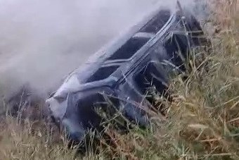 Manisa’da takla atan otomobil alev aldı: Sürücü yara almadan kurtuldu