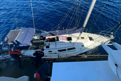 Muğla'da yelkenli teknede 22 düzensiz göçmen ve bir göçmen kaçakçısı yakalandı