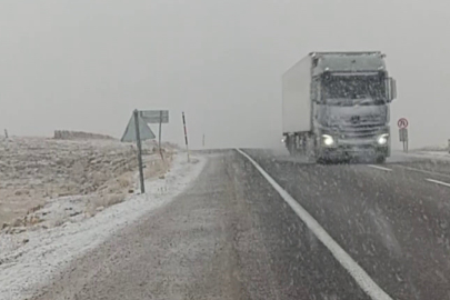 Sivas Gürün’de kar yağışı etkili oldu, görüş mesafesi yer yer 50 metreye düştü