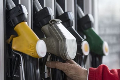 Benzine art arda dev zam: Akaryakıtta tabela yine değişiyor