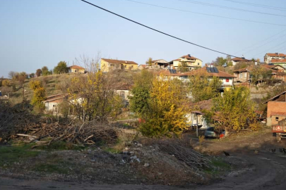 Amasya'da pancar yüklü traktör römorku devrildi