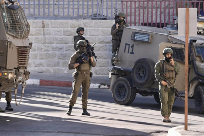 Batı Şeria’da İsrail baskınları: Filistinlilere ait yapıları yıktılar