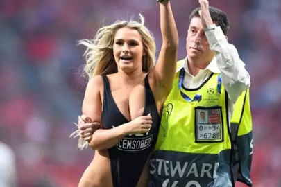 Sahaya mayoyla atlamıştı! Kinsey Wolanski yeni mesleğiyle şaşırttı...