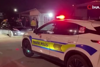 Bursa'da çarpışmanın etkisiyle başını kaldırıma vurdu, ağır yaralandı!