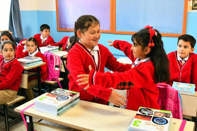 Ara tatil sona erdi! Milyonlarca öğrenci yeniden sınıflarda...