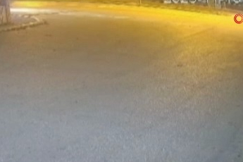 Bursa'da otomobilin minibüse çarptığı kaza kamerada! Yaralılar var...