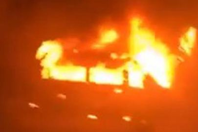 İsrailliler, Batı Şeria'da çok sayıda araç ve evi ateşe verdi