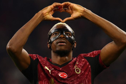 Osimhen depremi! Oyuna devam edemedi, gözyaşlarına hakim olamadı