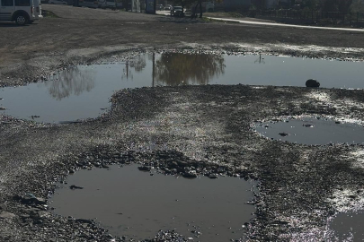 Zonguldak'ta yol gölete döndü, kapalı pazar yerinde vatandaşın çilesi bitmiyor