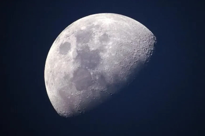 Ayın karanlık yüzünde sürpriz! İzlerine rastlandı