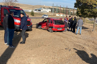 Çankırı'da hafif ticari araç ile otomobil çarpıştı: 1 ölü, 4 yaralı