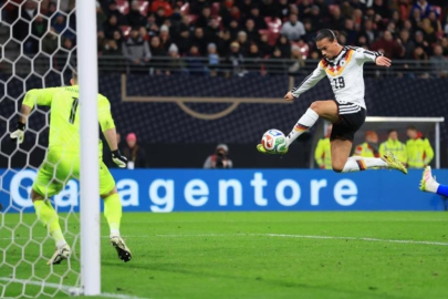 Leroy Sane, Dünya Kupası Elemeleri maçının ilk yarısında 2 gol kaydetti