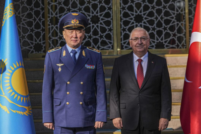 Milli Savunma Bakanı Güler Kazakistanlı mevkidaşı ile görüştü