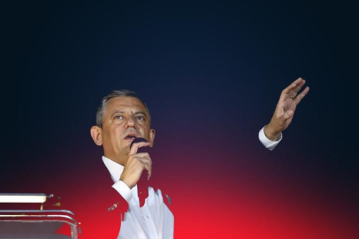 Özgür Özel aynı gün adımını atacak! 'Selahattin Demirtaş' kararı kulisleri hareketlendirdi...