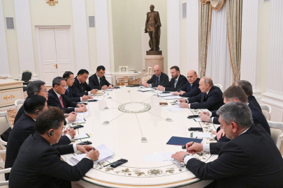 Putin, Çin Başbakanı Li ile bir araya geldi