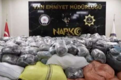 Van'da polis memuru kiraladığı araçta 16 kilo uyuşturucuyla yakalandı