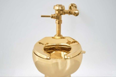 18 ayar altın tuvalet 12.1 milyon dolara satıldı