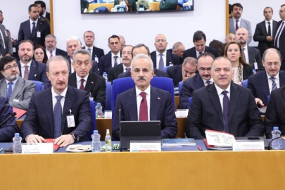 Bakan Uraloğlu: Kocaeli'de çöken binanın metroyla hiçbir ilgisi yok