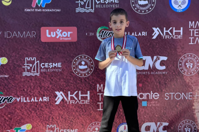 Bursa Büyükşehir Belediyesporlu tenisçilerden 2 şampiyonluk