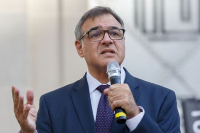 Eski CIA ajanından itiraf: Arabanızı hack'leyip bir ağaca çarpabilir, sizi köprüden aşağı atabilirler