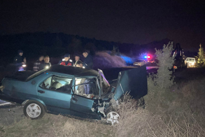 Uşak'ta kepçeyle çarpışan otomobildeki baba öldü, oğlu yaralandı