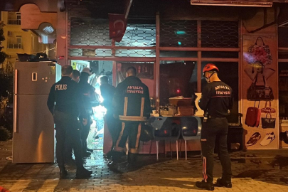 Antalya Alanya’da beyaz eşya tamir dükkanında çıkan yangın korkuttu