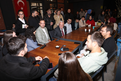 Bursa'da Başkan Şadi Özdemir’den üniversitelilere vize morali