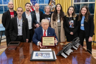 Trump, serbest bırakılan İsrailli esirler ve aileleriyle Beyaz Saray'da bir araya geldi