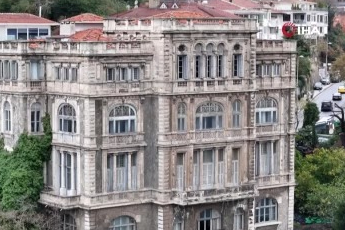 İstanbul Boğazı’nın en ihtişamlı binalarından Zeki Paşa Yalısı yeni sahibini bekliyor