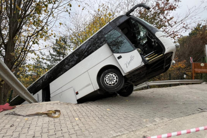 Tur otobüsü şarampole düştü