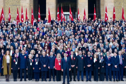 Bakan Tekin, öğretmenlerle Anıtkabir'i ziyaret etti