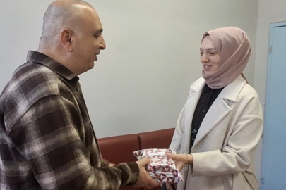 Bursa'da görme engelli öğretmen 25 yıldır öğrencilerinin yüreğine dokunuyor