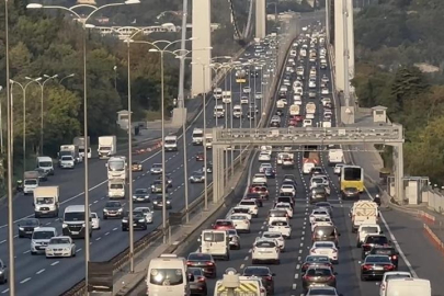 İstanbul'da trafik çilesi! %90'a ulaştı: Araçlar ilerleyemedi...