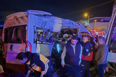 İzmir'de iki işçi servisinin çarpıştığı kazada 13 kişi yaralandı