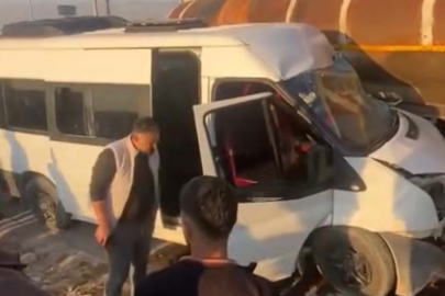 Şırnak'ta okul servisi tankerle çarpıştı: 13'ü öğrenci 14 yaralı