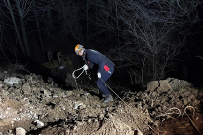Ardahan'da kamyon uçuruma yuvarlandı, sürücüsü öldü