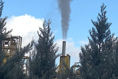 Bursa'da dev fabrikanın saldığı dumanlar böyle görüntülendi!