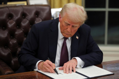 Trump, yapay zeka girişimine dair kararnameyi imzaladı
