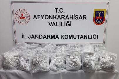 Afyonkarahisar'da bavulların içerisinden yaklaşık 17 kilogram uyuşturucu çıktı