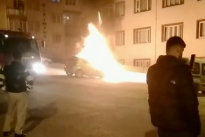Karabük'te park halindeki otomobil alevlere teslim oldu