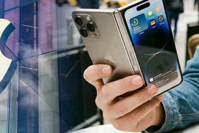 Katlanabilir iPhone yolda! Dudak uçuklatan fiyat