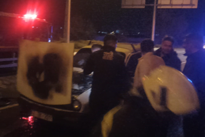 Konya Seydişehir'de kırmızı ışıkta bekleyen otomobilde yangın çıktı