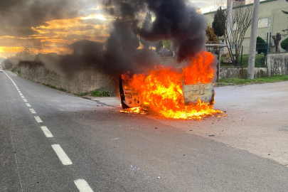 Bursa'da otomobil alev alev yandı!