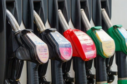 Akaryakıt tabelasında çifte indirim! Gece yarısı pompaya yansıdı...