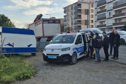 Bartın'da tırın dorsesindeki konteynerden düşen işçi ağır yaralandı