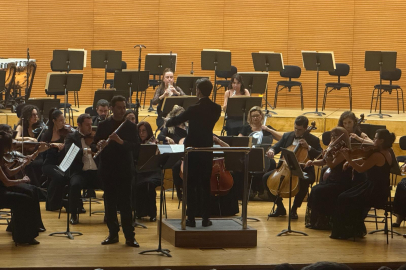 Bursa'da şef Maximilian Cem Haberstock ve flüt sanatçısı Denizcan Eren sahne aldı